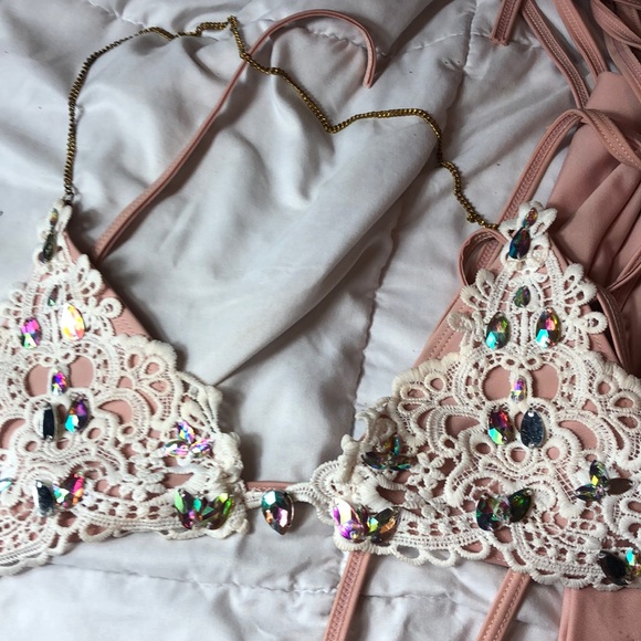 Bikini - Picture 4 of 5